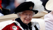 Queen Elizabeth Reportedly Refuses To Eat This When Traveling Abroad