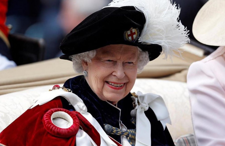 Queen Elizabeth Reportedly Refuses To Eat This When Traveling Abroad