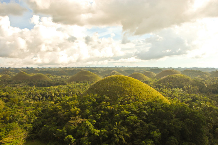 Just like other tourist destinations in the Philippines, Bohol carries picturesque beauty due to its majestic sites and sceneries. 