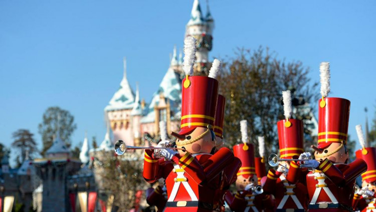 Join Mickey Mouse and friends as Disneyland celebrates the Fourth of July with an extraordinary lineup of activities.