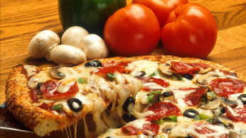 Mozzarella Pizza With Mushroom and Tomatoes