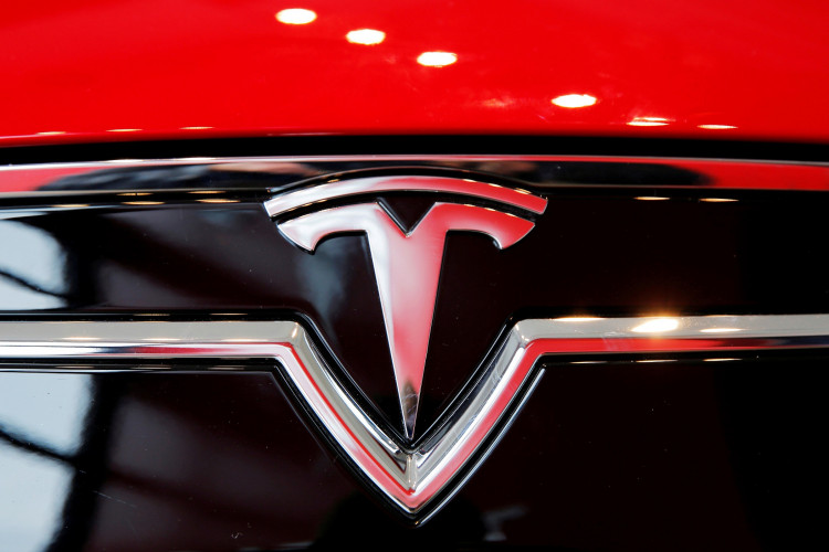 Tesla Autopilot Facing Crisis 