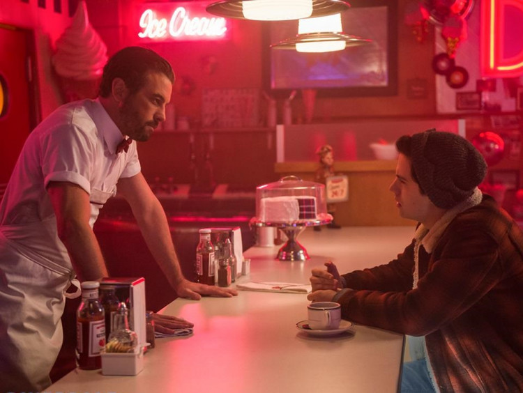 Episode 1 will honor Luke Perry, who used to play Fred Andrews' role, after his unexpected death in March.