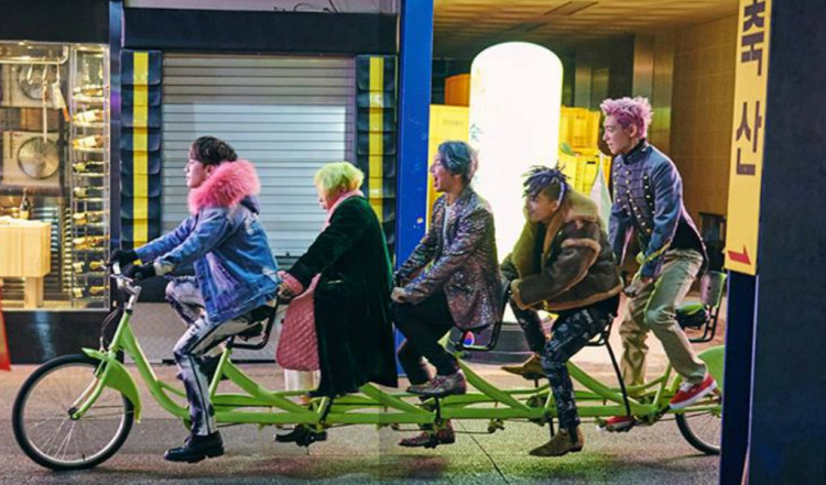 A lot of fans are still hoping for G-Dragon, T.O.P, Taeyang, Daesung, and Seungri to be together again. 