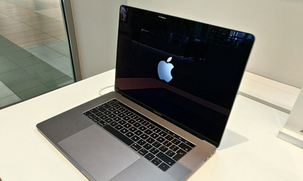 MacBook Pro 15 inch (2017) Touch Bar