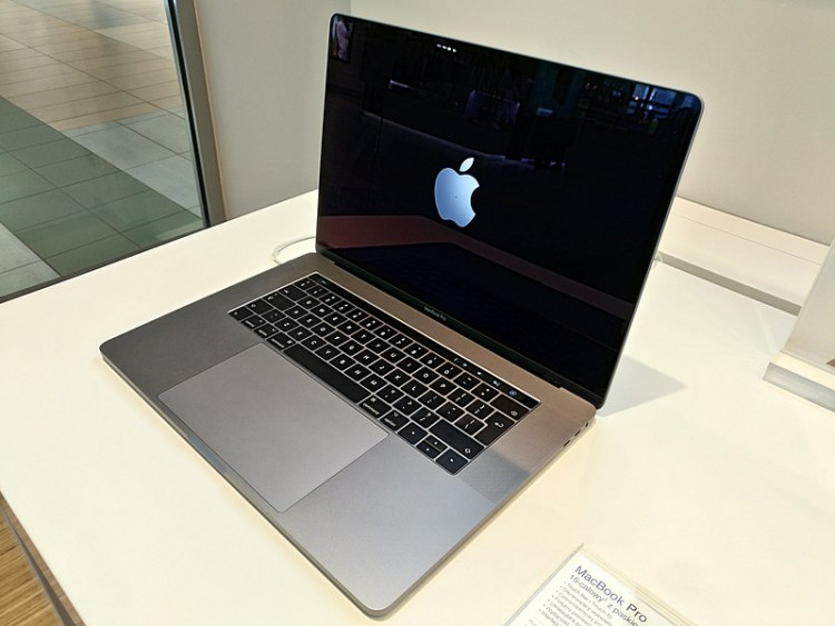 MacBook Pro 15 inch (2017) Touch Bar