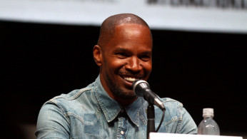 A gossip magazine claimed Holmes caught Foxx flirting with 