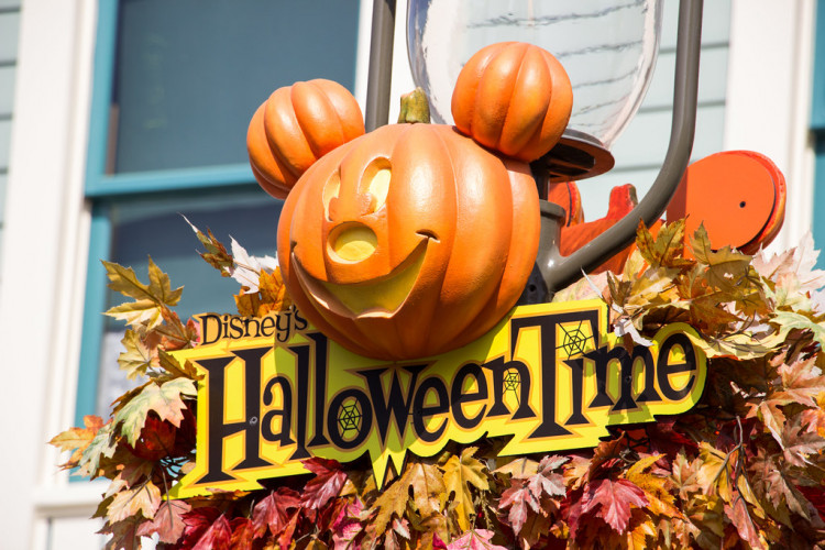 The Holiday season is about to begin, so Disneyland is now preparing for its spooktacular Halloween. 