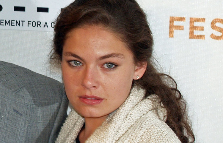 Alexa Davalos