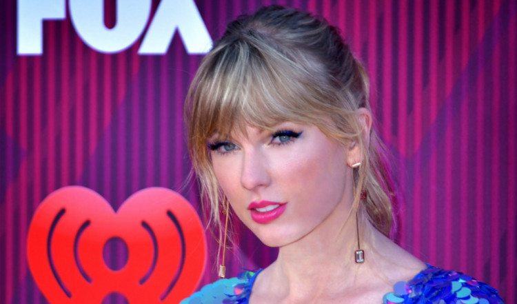 This is allegedly the second time Taylor Swift copied Hilary Duff's song.