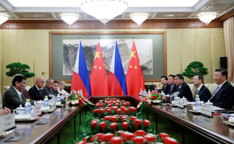 Philippine President Rodrigo Duterte (L) and Chinese President Xi Jinping (R) meet at the Diaoyutai State Guesthouse in Beijing, China, August 29, 2019.
