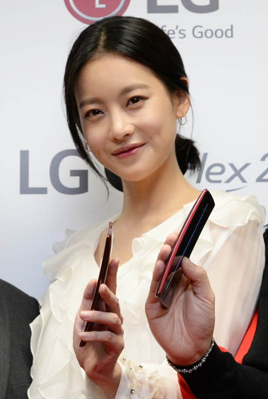 Oh Yeon Seo Fights back Against Goo Hye Sun's affair Claims